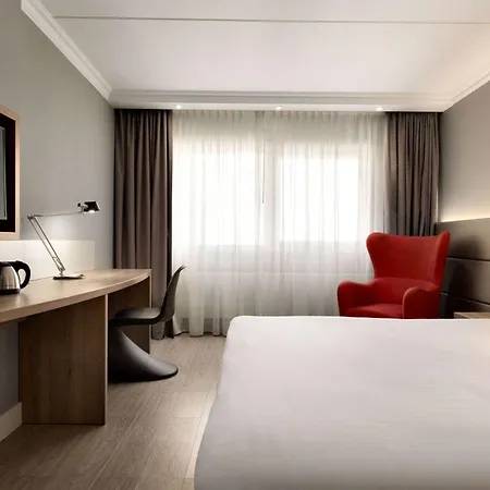 Ramada By Wyndham Amsterdam Airport Schiphol 4*