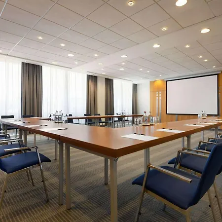 Ramada By Wyndham Amsterdam Airport Schiphol 4*