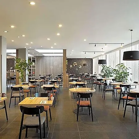 Ramada By Wyndham Amsterdam Airport Schiphol Szálloda 4*